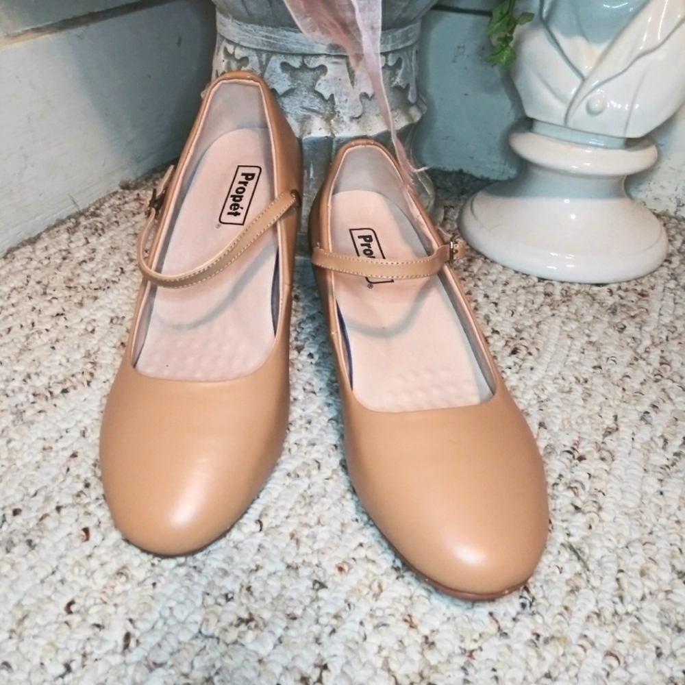 Propet Zuri (WDX004L) Oyster Swivel Strap Leather Mary Jane Wide Width Pumps - Picture 2 of 10